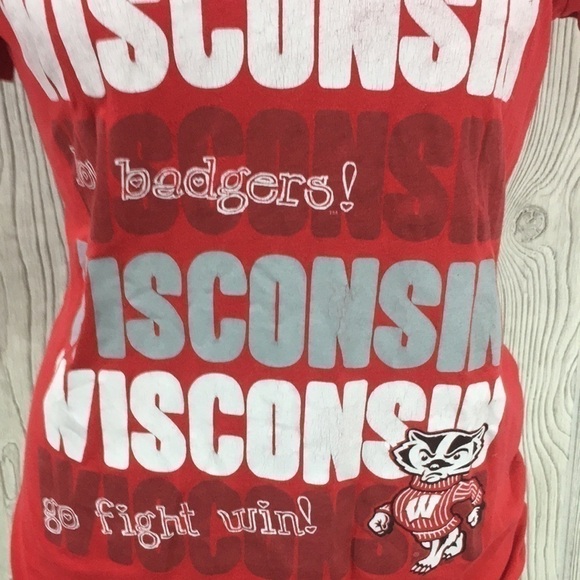 Wisconsin Badgers V-Neck Tee Size XL - Picture 2 of 7